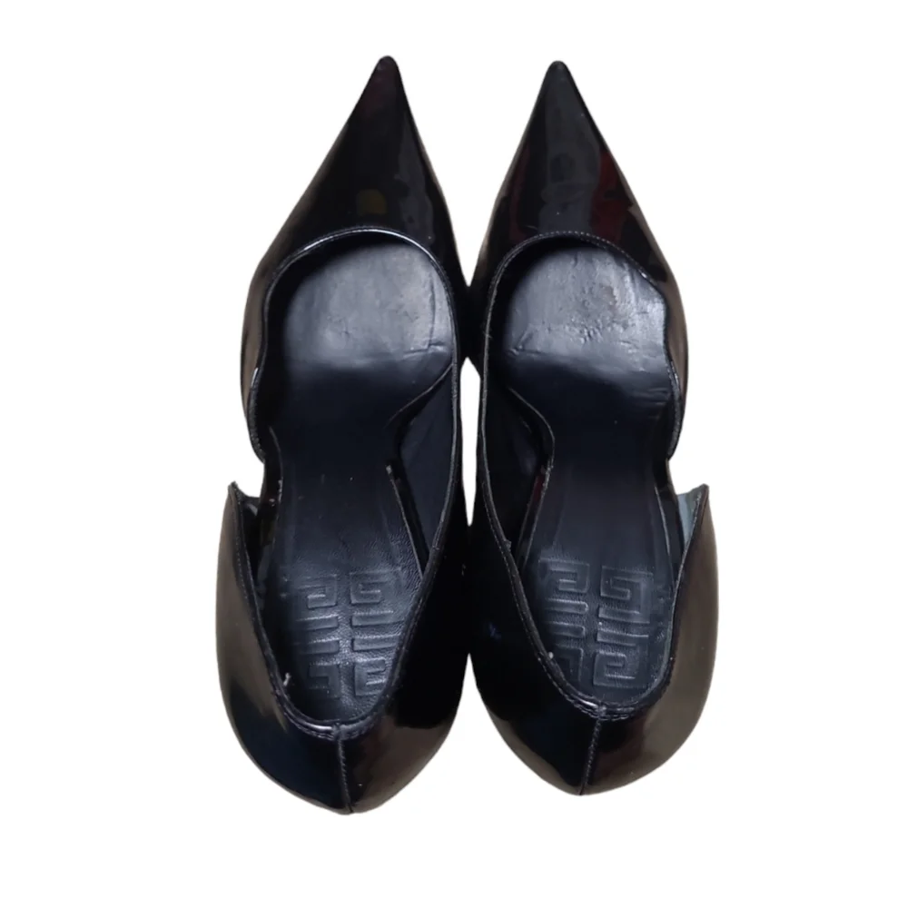 GIVENCHY | Black Patent Leather Pumps in Size EU 37 /‎ US 6.5